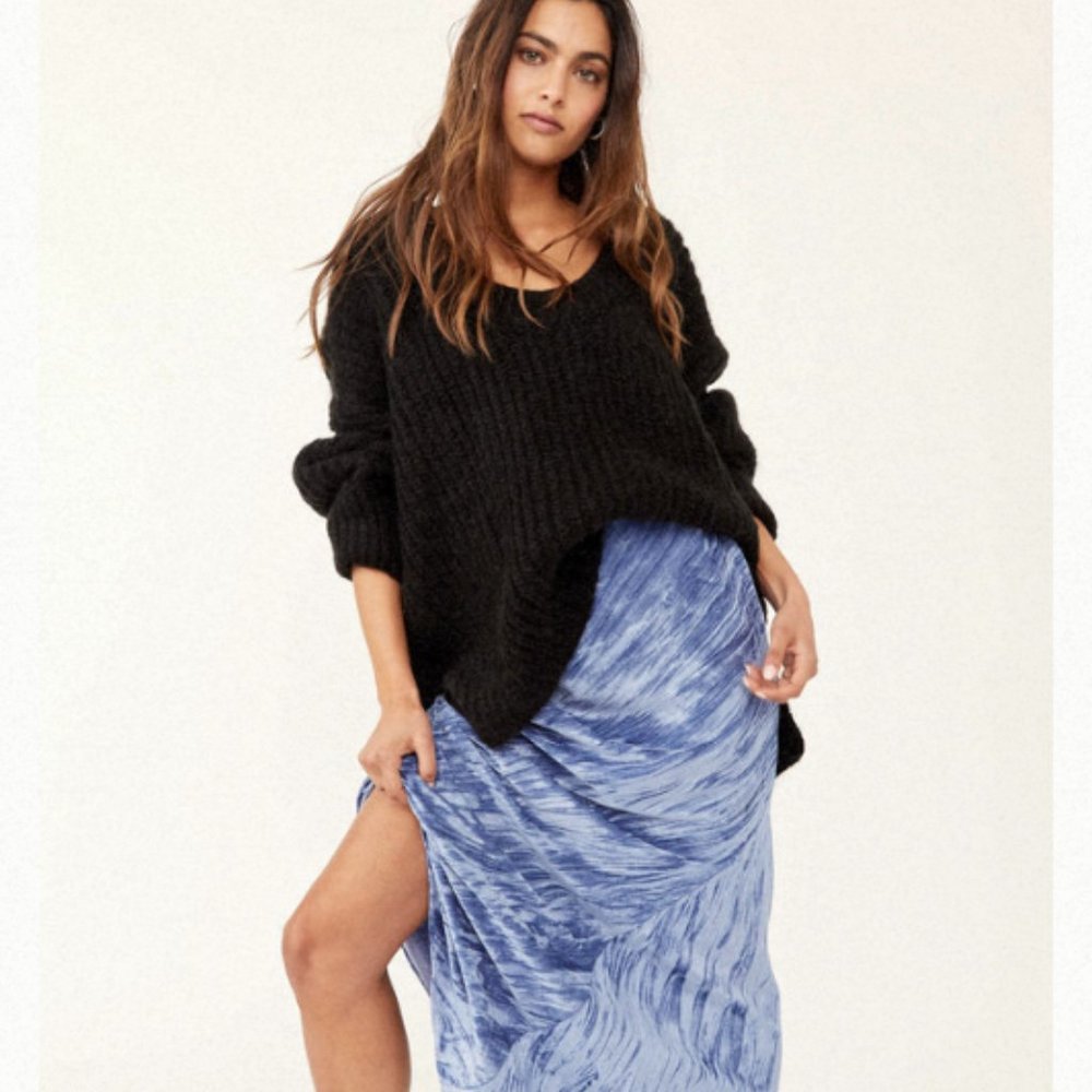 Free People Blue Bell V-Neck  Black Oversize Sweater NWT